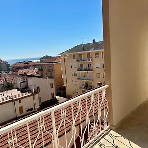 Casa Maestrale - Elegante Con Balcone Vista Mare Finale Ligure