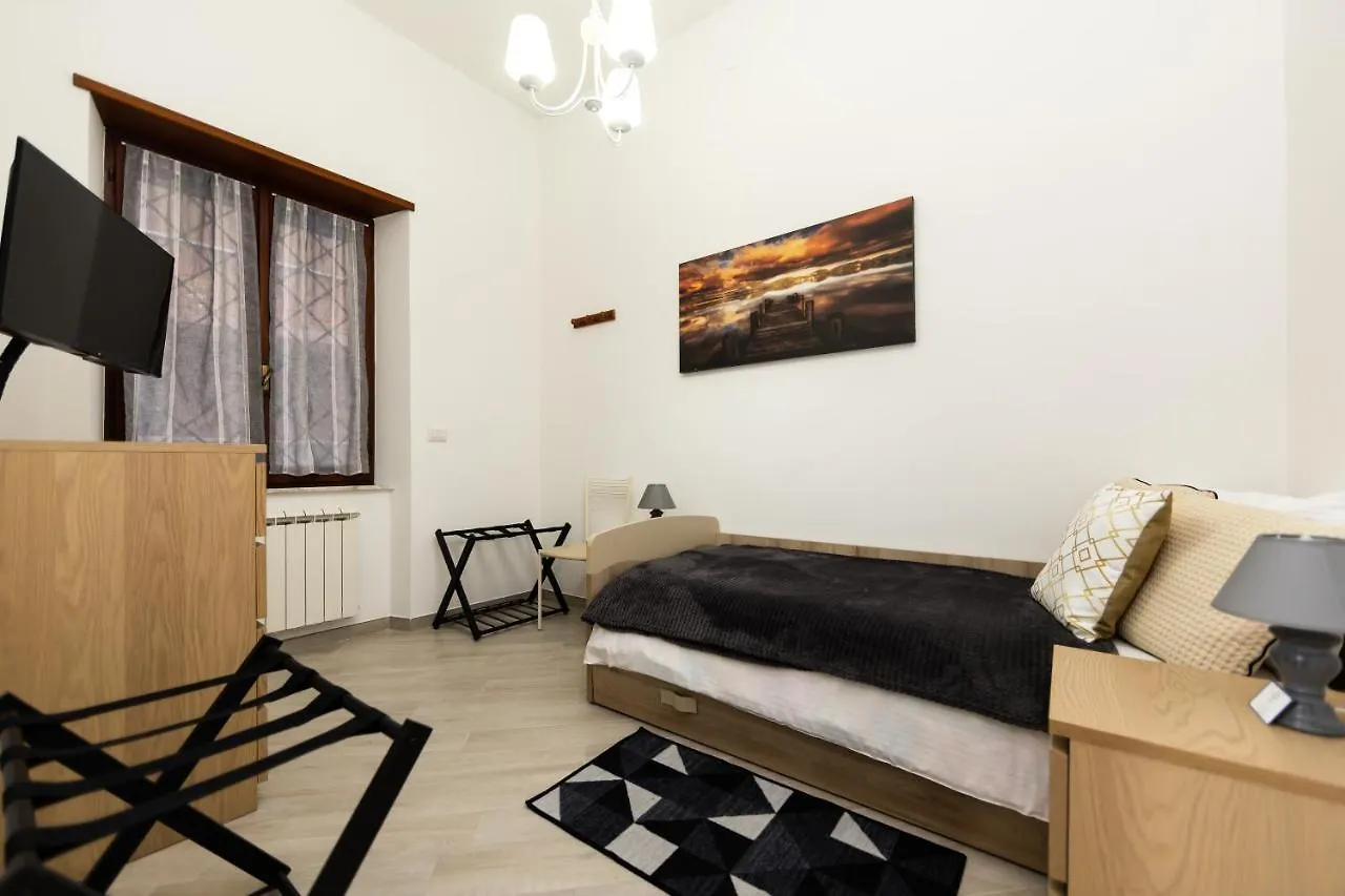 Diana Home Fiumicino 0*,  Italia